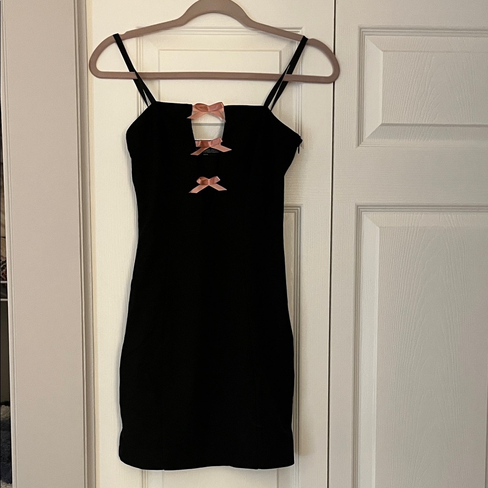 Finesse Elegant Black Mini Dress with Pink Accents